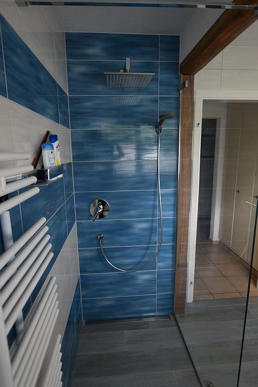 Dusche mit Glastrennwand Gassmann-Innenausbau Bäretswil