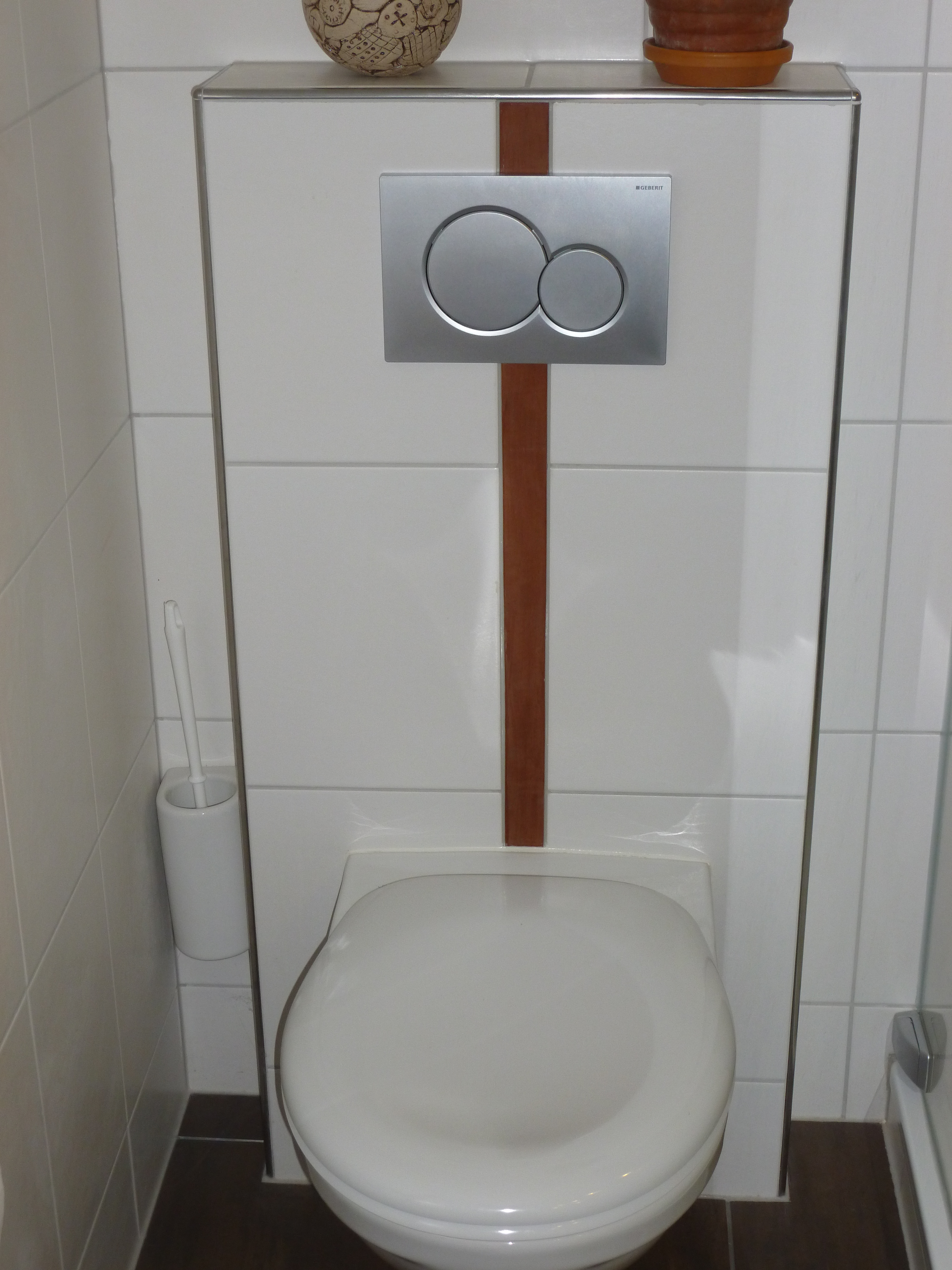 Neu renovierte Toilette - Gassmann-Innenausbau Bäretswil